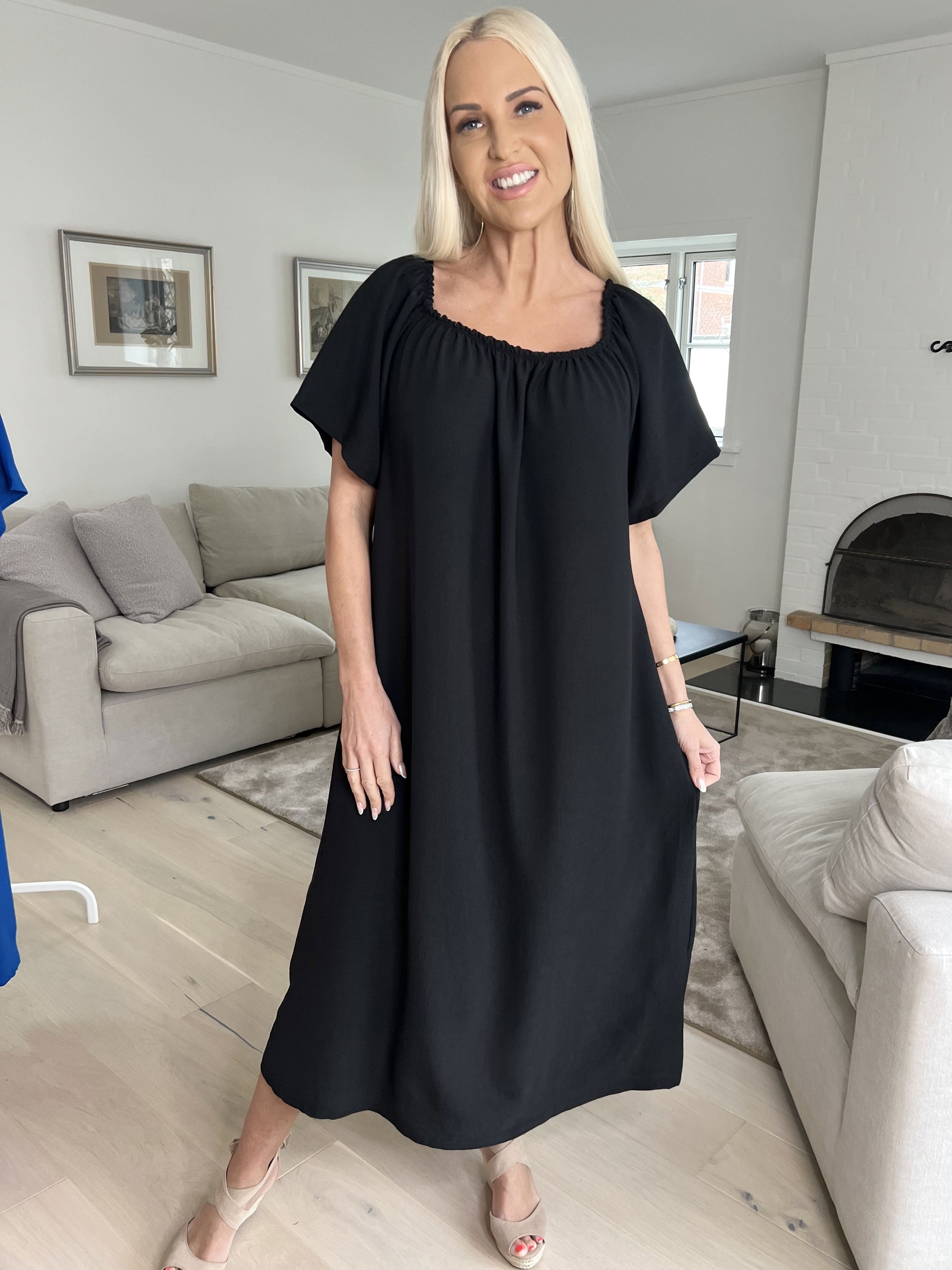 Taima - Lang ensfarvet kjole med elastikkant